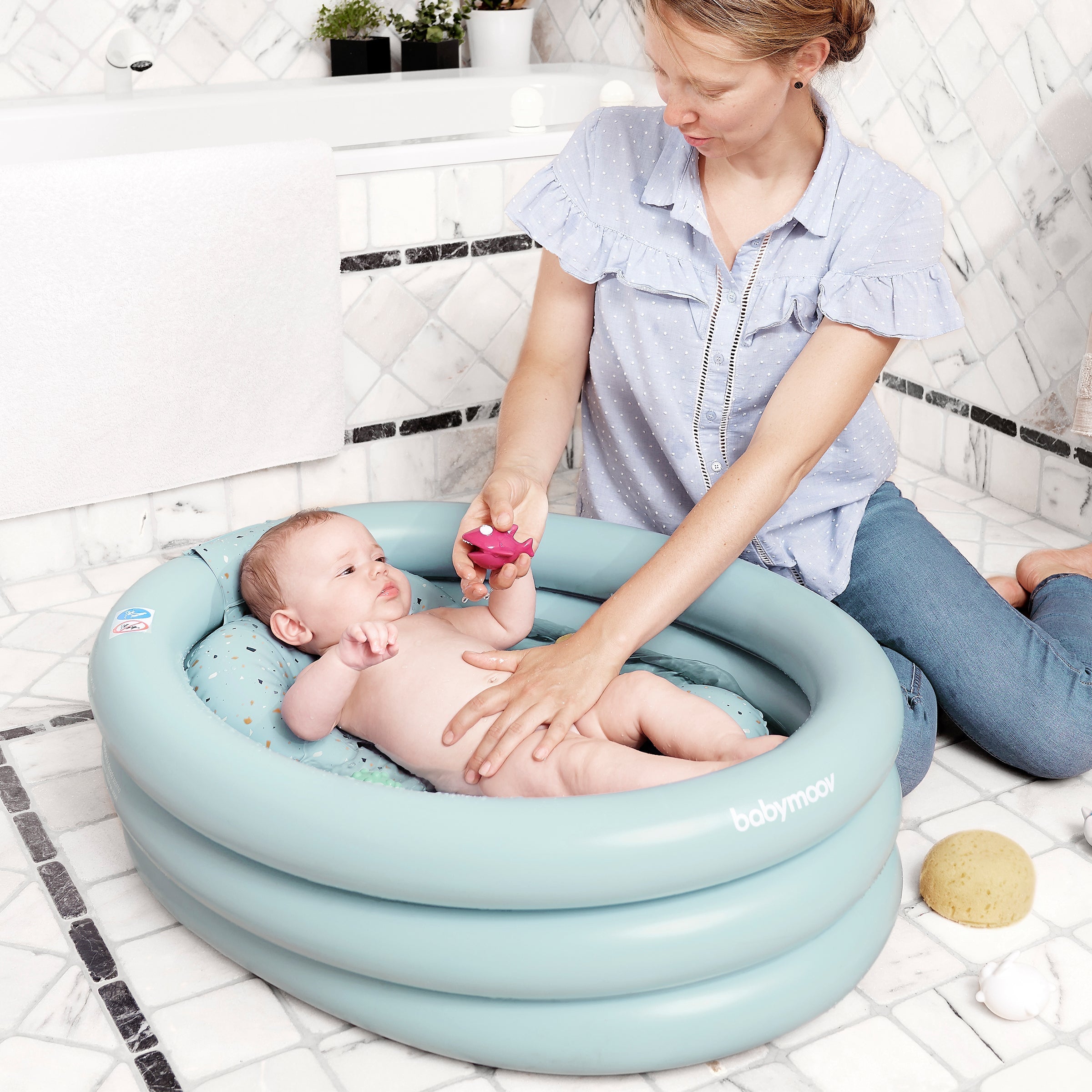 Babymoov Aquadots Inflatable Baby Bathtub & Paddling Pool | Portable 2-in-1 Newborn to Toddler Bath