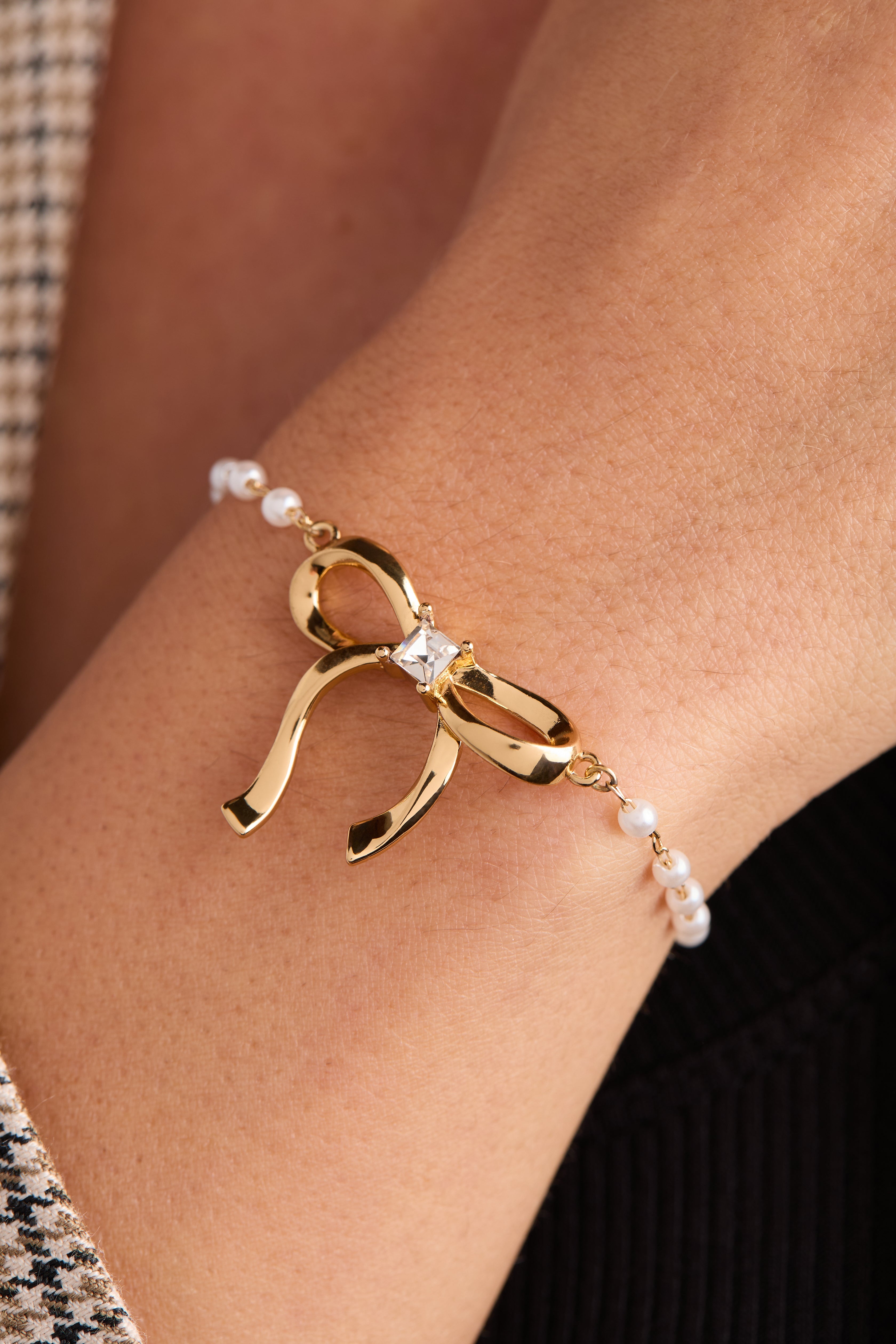 Pearl Bolo Bracelet with Gold Bow – Adjustable Pearl Chain Bracelet, Elegant Crystal Accent Jewelry for Women