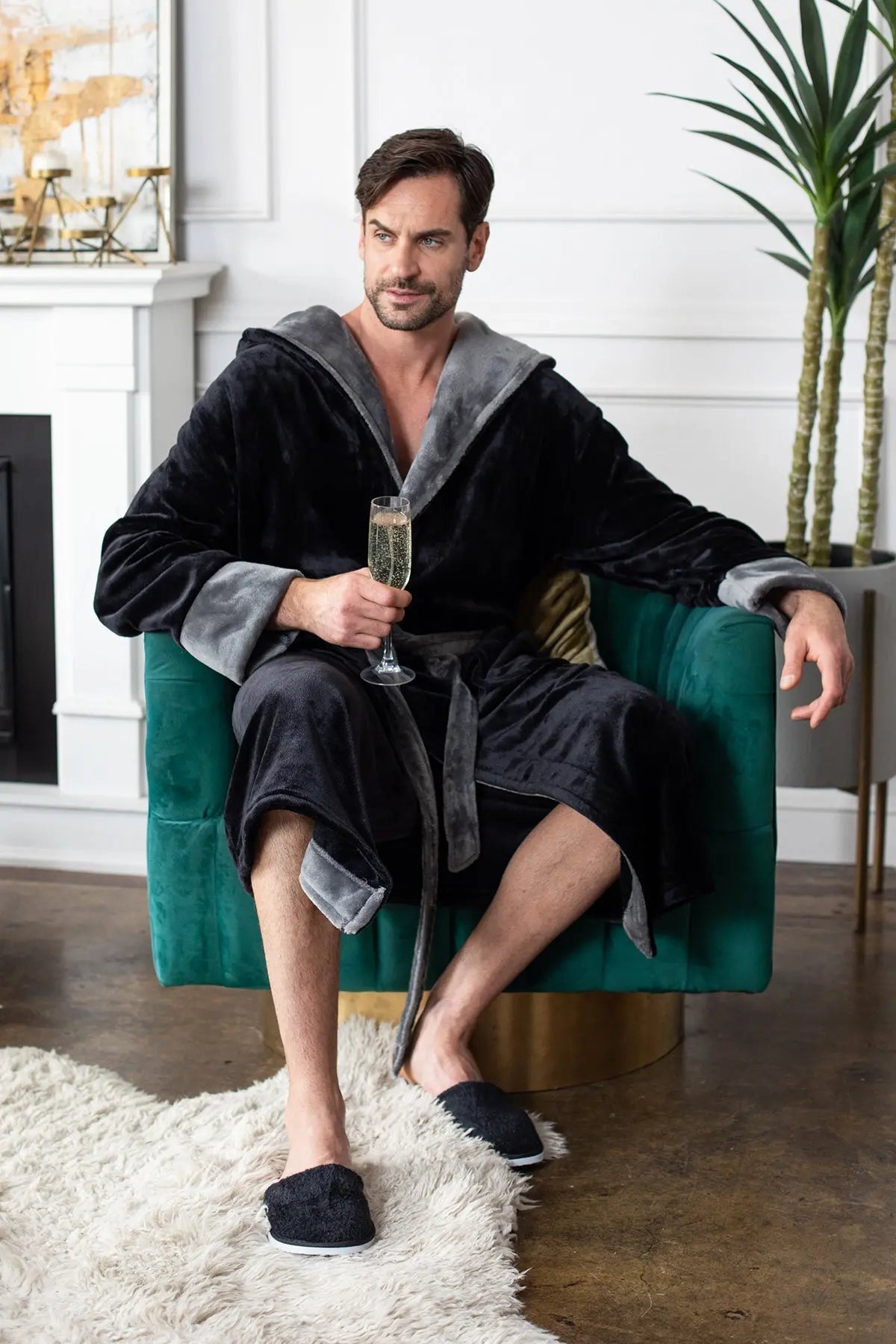 Men’s Hooded Plush Robe – Lightweight Microfiber Bathrobe with Moisture-Wicking Comfort for Home, Spa & Travel
