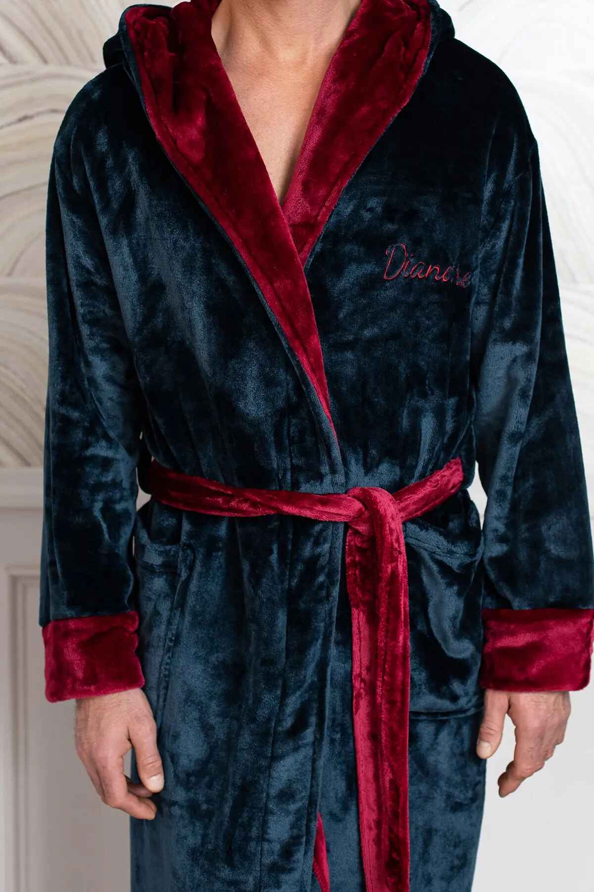 Men’s Hooded Plush Robe – Lightweight Microfiber Bathrobe with Moisture-Wicking Comfort for Home, Spa & Travel