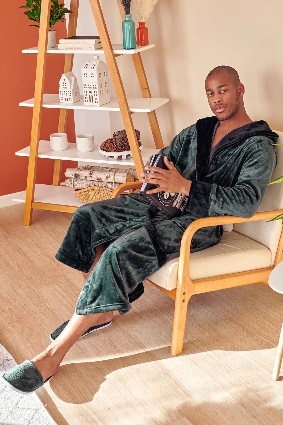 Men’s Hooded Plush Robe – Lightweight Microfiber Bathrobe with Moisture-Wicking Comfort for Home, Spa & Travel